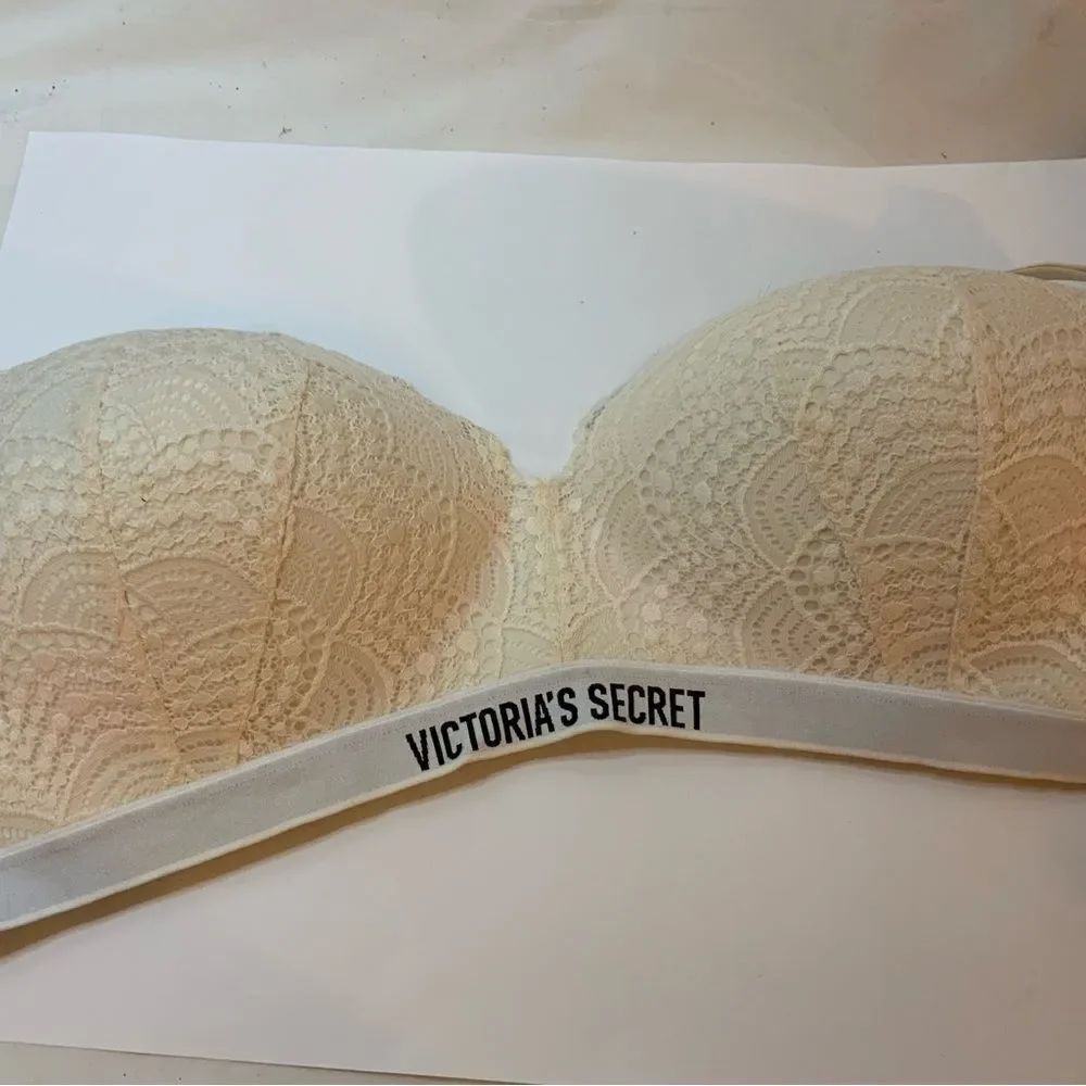 Victoria's Secret Very Sexy Push-Up Bra 36DDD Off white Lace